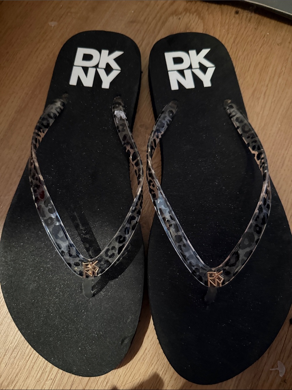 NWOT DKNY Black Flip Flops with Clear Leopard-Print Straps and Gold Logo